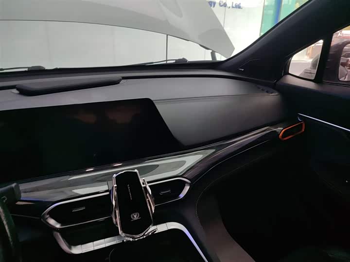 Changan UNI-T 2022 1.5 T Flagship — фото 6