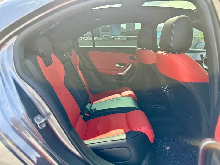 Mercedes-Benz A-Class 2024 AMG A 35 L 4 MATIC — фото 4
