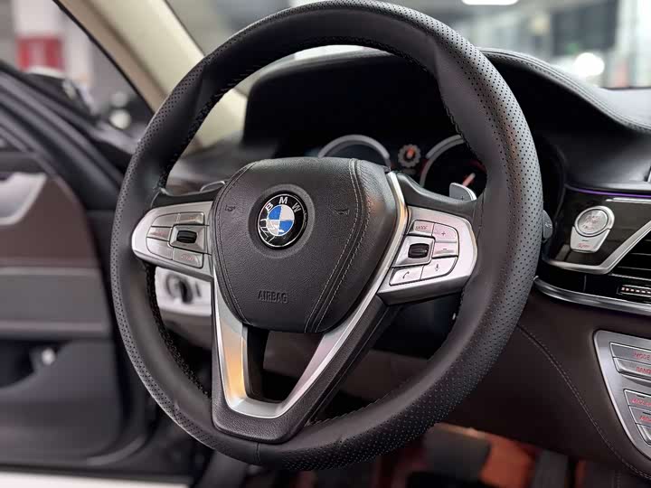 BMW 7 Series 740Li продвинутая — фото 13