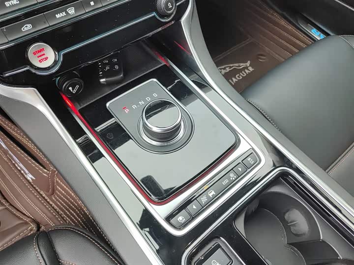 Jaguar XEL 2019 2.0 T 200 PS — фото 14