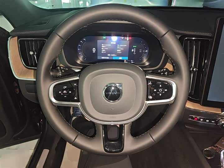Volvo XC60 Hybrid 2026 Hybrid 4 WD — фото 11