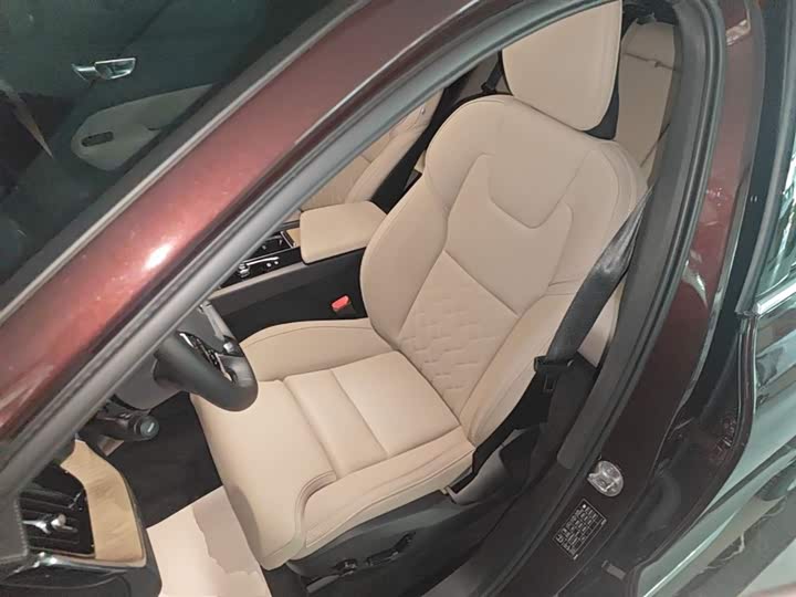 Volvo XC60 Hybrid 2026 Hybrid 4 WD — фото 15