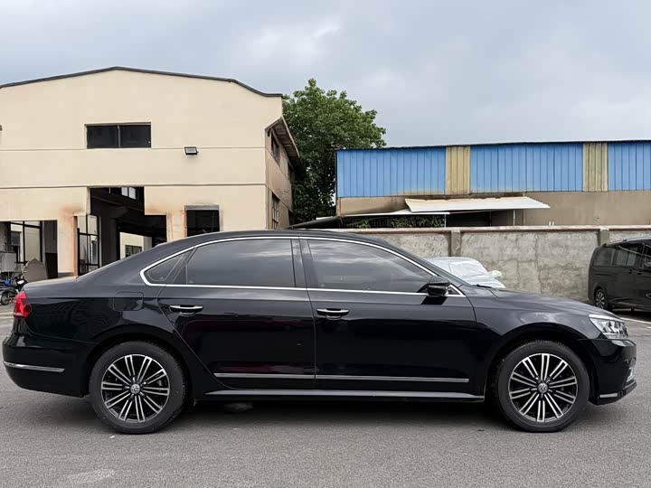 Volkswagen Passat — фото 13