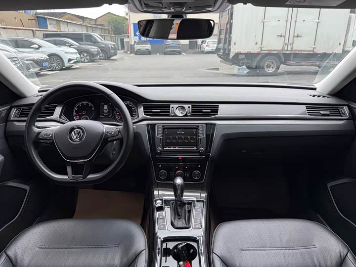 Volkswagen Passat — фото 6