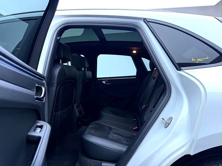 Porsche Macan 2020 Macan 2.0 T — фото 18