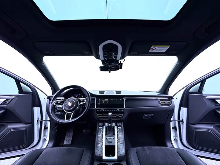 Porsche Macan 2020 Macan 2.0 T — фото 16