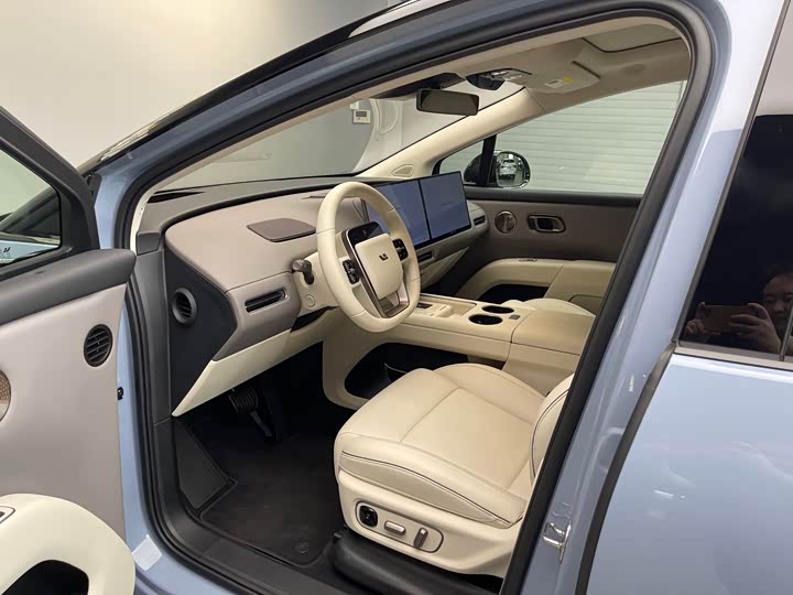 Li Auto i8 2025 — фото 10