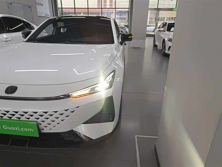 Changan UNI-V 2024 1.5 T Premium — фото 23