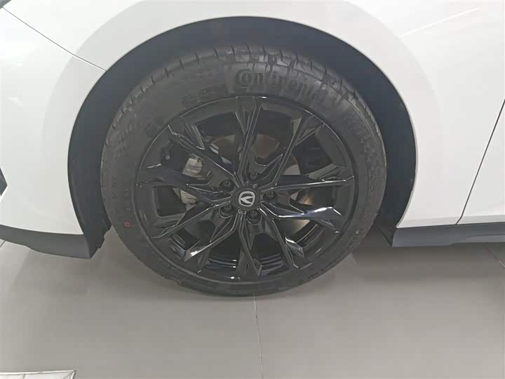 Changan UNI-V 2024 1.5 T Premium — фото 22