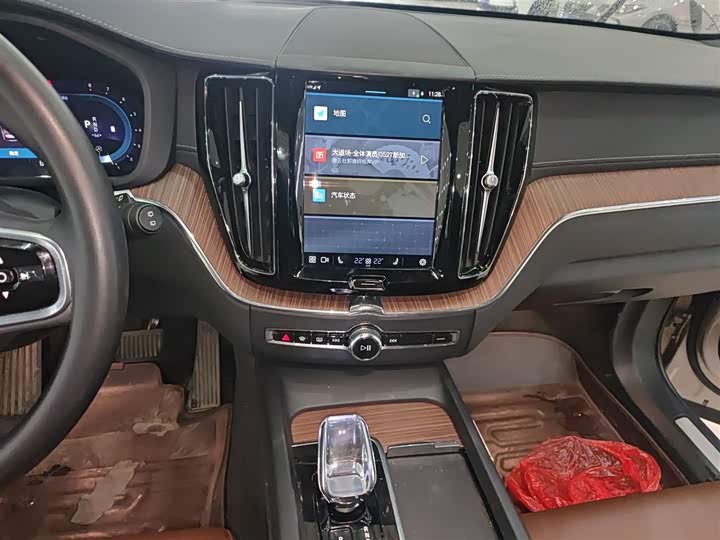 Volvo XC60 2023 B 5 4 WD — фото 13