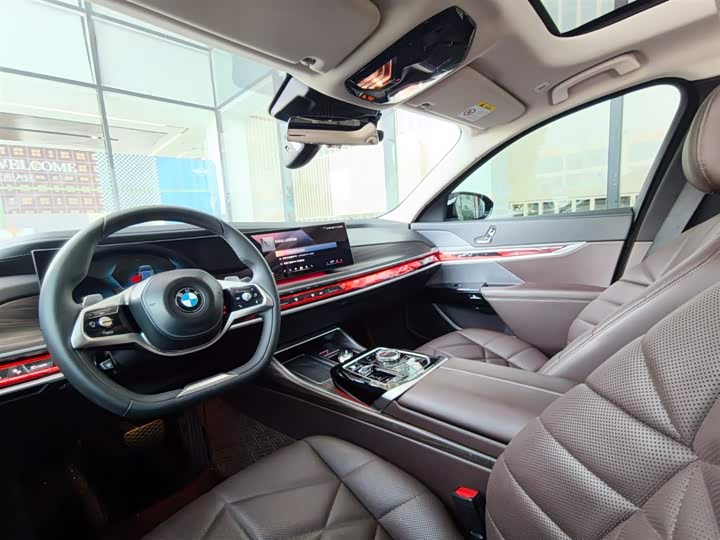 BMW 7-Series 2023 735 Li — фото 10