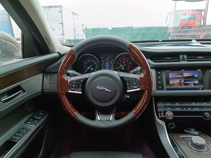 Jaguar XFL 2018 XFL 2.0 T 200 PS — фото 11