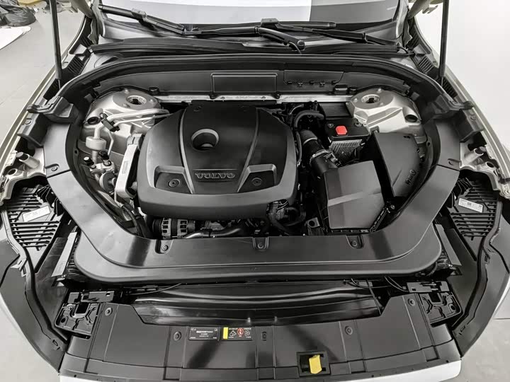 Volvo XC60 T5 полный привод V — фото 6