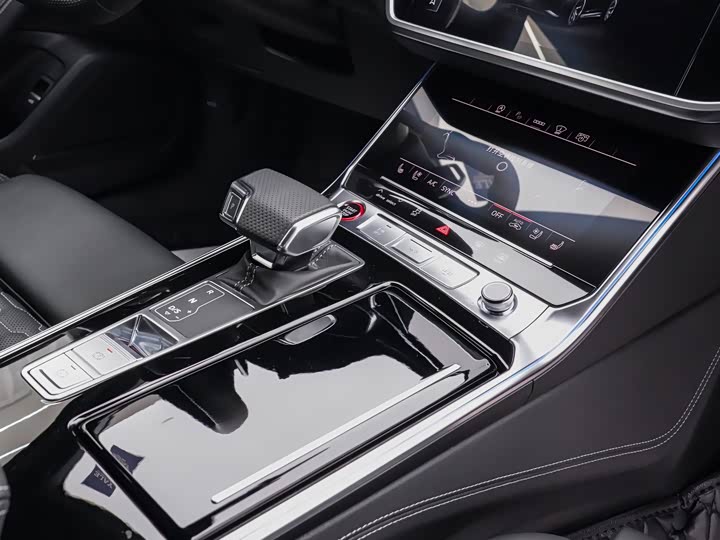 Audi RS6 2022 RS 6 4.0 T Avant — фото 13