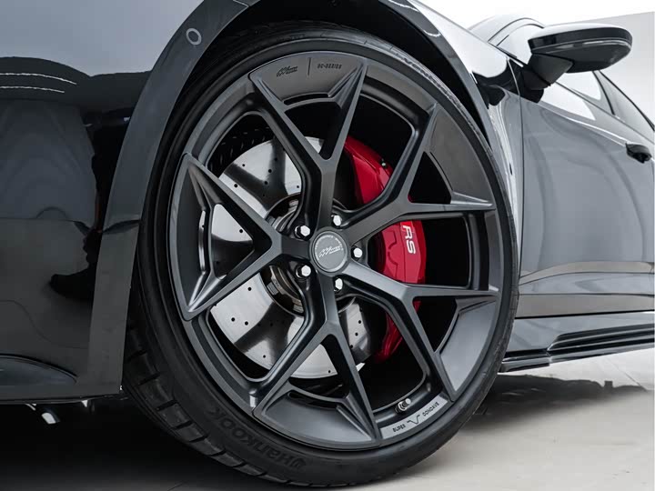 Audi RS6 2022 RS 6 4.0 T Avant — фото 6