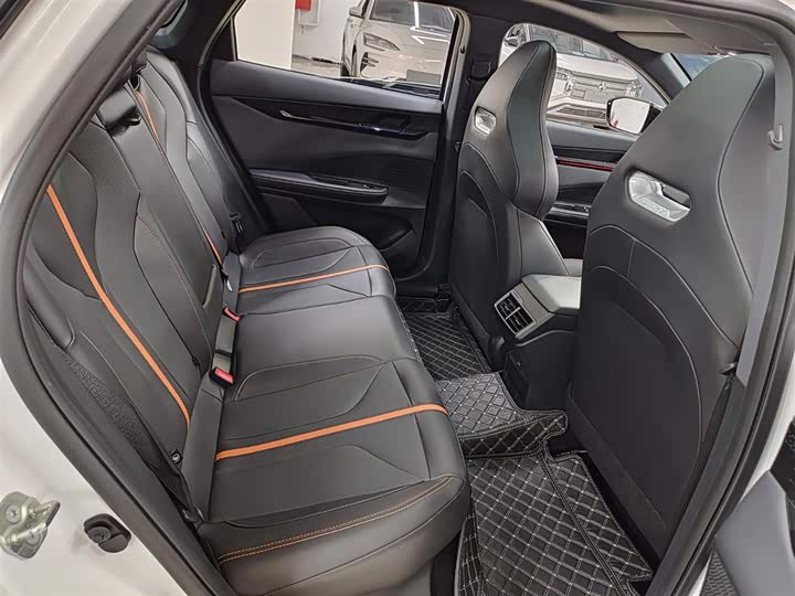 Changan UNI-V 2024 1.5 T Premium — фото 11