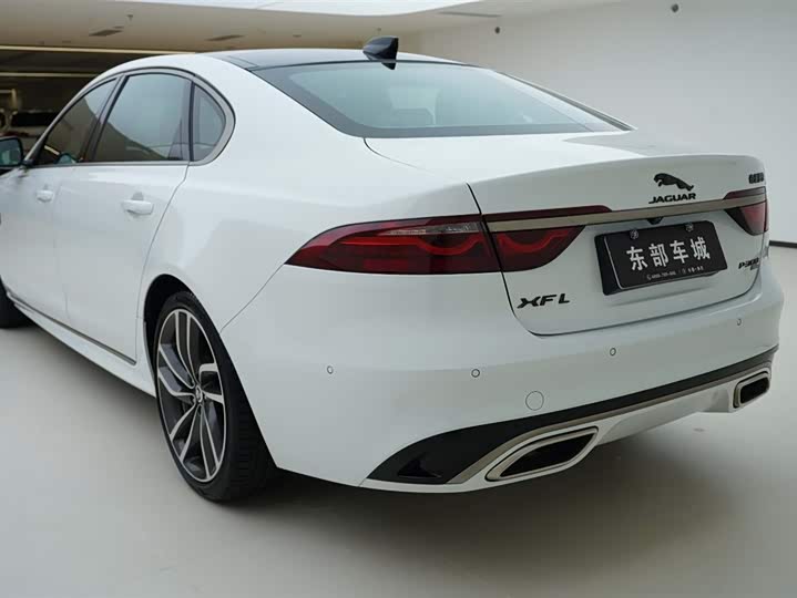Jaguar XFL 2024 2.0 T P 300 4 WD — фото 5