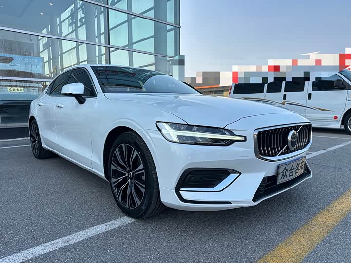 Volvo S60 2023 B 4 — фото 3