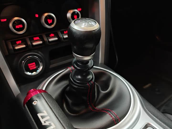 Subaru BRZ 2020 2.0 L MTtype-RS — фото 19