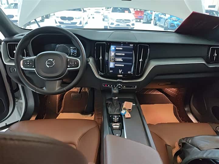 Volvo XC60 2021 T 5 4 WD — фото 10