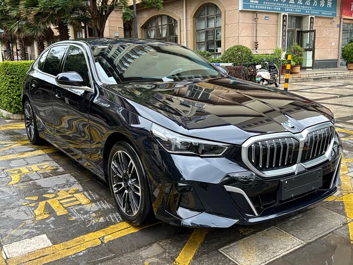 BMW 5-Series 2024 530 Li Leading M — фото 3