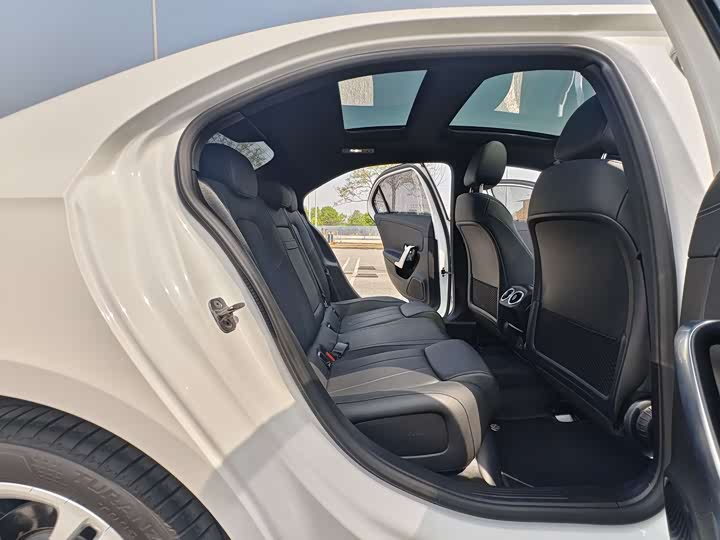 Mercedes-Benz A-Class 2023 A 180 L — фото 10