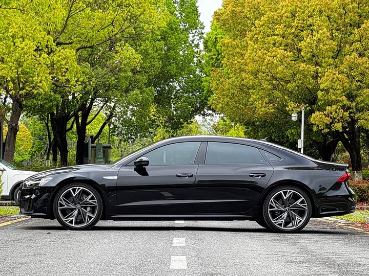 Audi A7L 2023 55 TFSI quattro S-line — фото 18