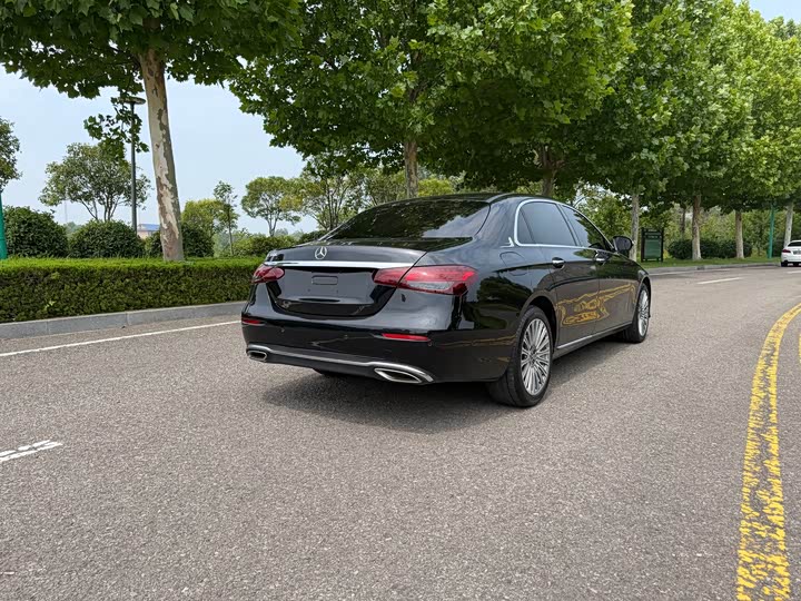 Mercedes-Benz E-Class E 200 L — фото 4