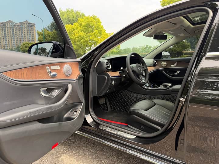 Mercedes-Benz E-Class E 200 L — фото 7