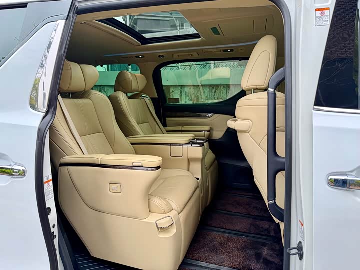 Toyota Alphard — фото 25