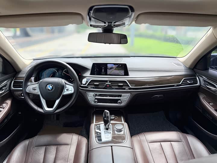 BMW 7 Series 730Li продвинутая — фото 19