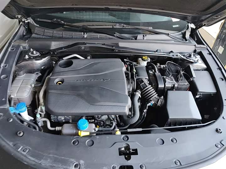 Changan UNI-V 2023 1.5 T Premium — фото 20