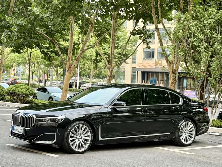 BMW 7-Series 2019 740 Li Leading