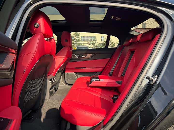 Jaguar XEL 2024 2.0 T 250 PS R-DYNAMIC S — фото 15