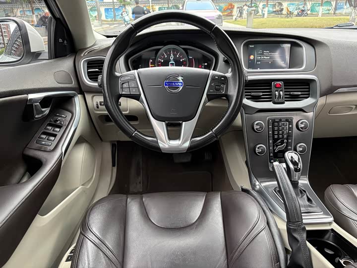 Volvo V40 2016 T 4 — фото 11