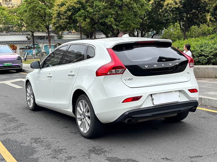 Volvo V40 2016 T 4 — фото 18