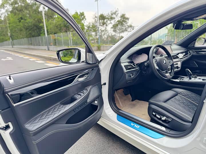 BMW 7-Series 2019 M 760 Li x Drive V 12 — фото 9