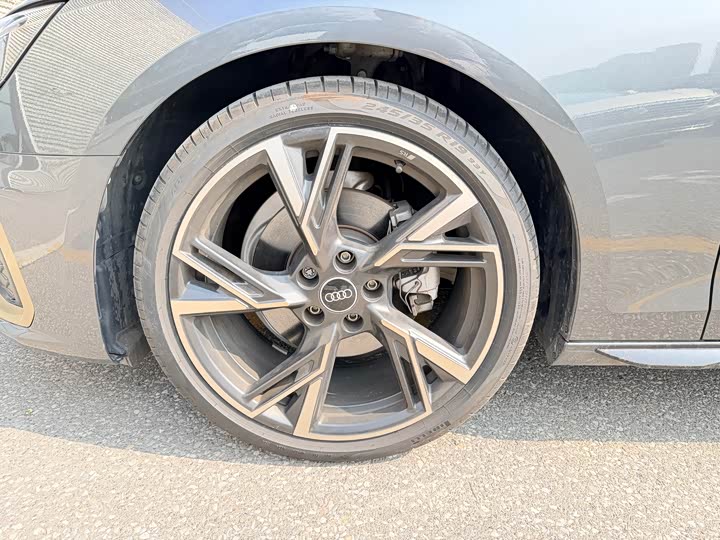 Audi A4L 2024 40 TFSI quattro RS — фото 4