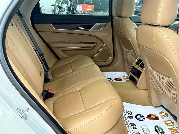 Jaguar XFL 2024 2.0 T P 250 2 WD — фото 10