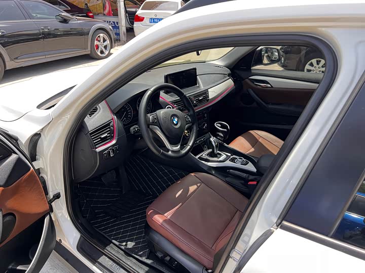 BMW X1 2015 s Drive 18i — фото 10