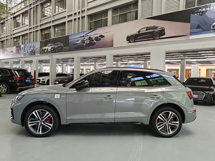 Audi Q5L 2025 40 TFSI — фото 3