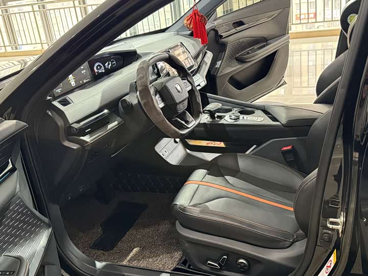 Changan UNI-V 2024 1.5 T Premium — фото 7