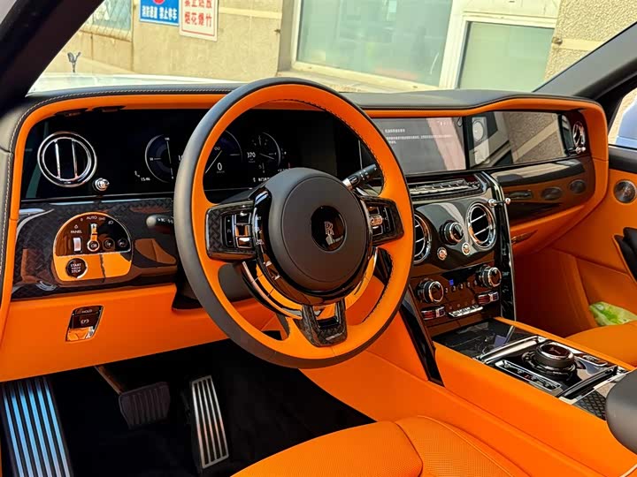 Rolls-Royce Cullinan — фото 14