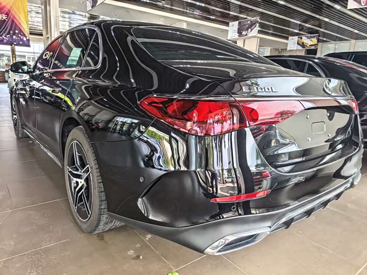 Mercedes-Benz E-Class 2024 E 300 L Sport — фото 3