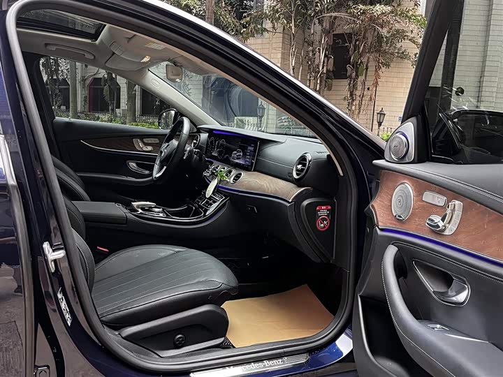 Mercedes-Benz E-Class 2016 E 300 L — фото 17