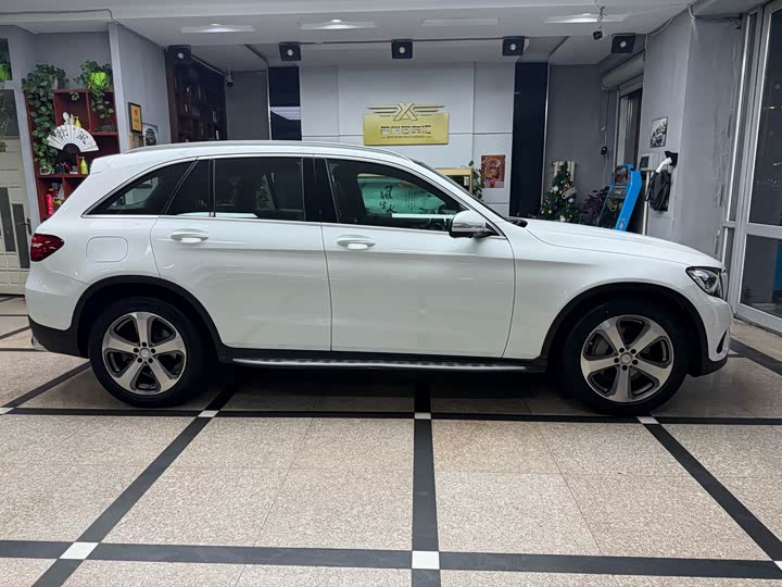 Mercedes-Benz GLC 2016 GLC 300 4 MATIC — фото 4