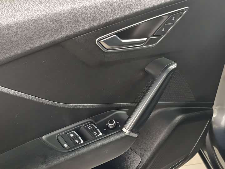 Audi Q2L 2020 35 TFSI — фото 13