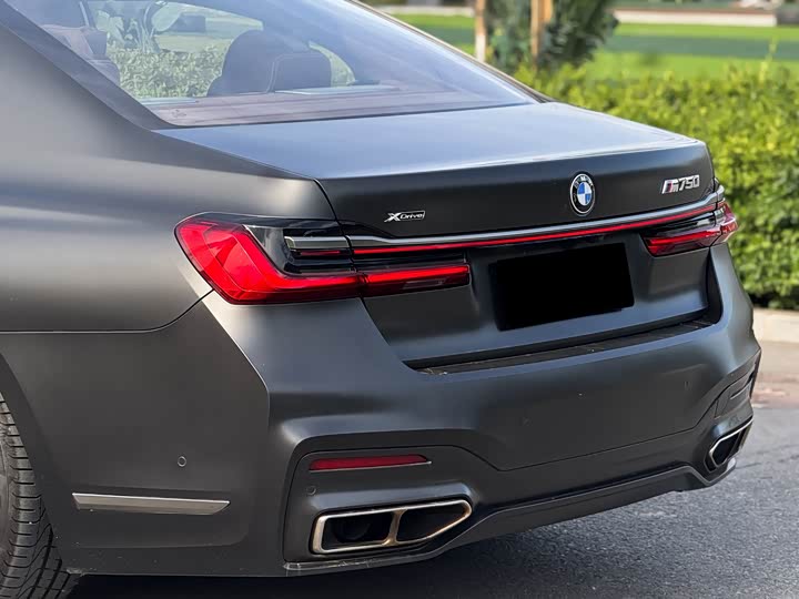 BMW 7-Series 2017 750 Li x Drive — фото 16