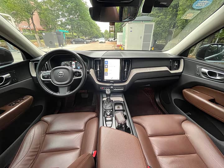 Volvo XC60 2019 T 5 4 WD VI — фото 15