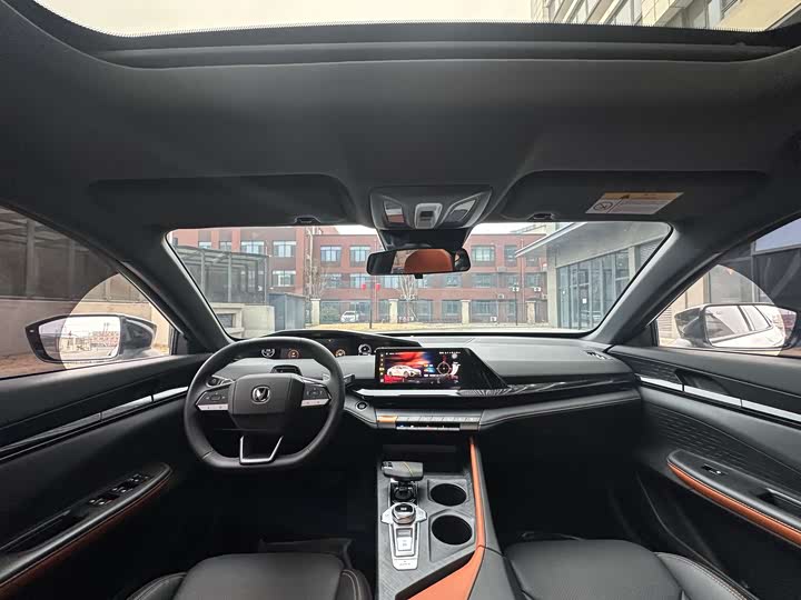 Changan UNI-V 2022 1.5 T Premium — фото 14
